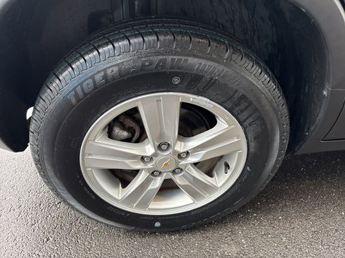 Used 2022 Chevrolet Trax LT w/ LT Convenience Package image 13