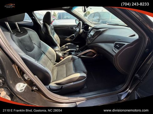 Used 2016 Hyundai Veloster Turbo w/ Option Group 04 FWD image 12