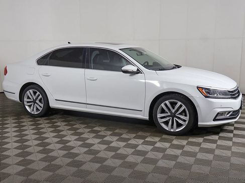 Used 2016 Volkswagen Passat 3.6 SEL Premium FWD image 16