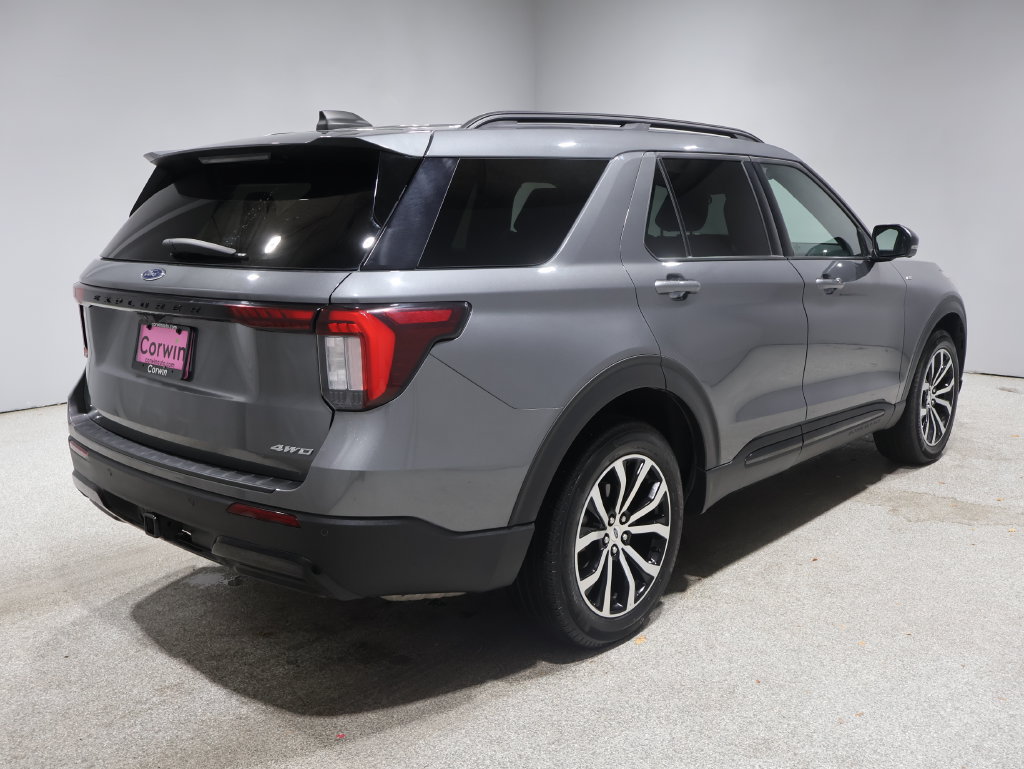Used 2025 Ford Explorer ST-Line AWD/4WD image 2