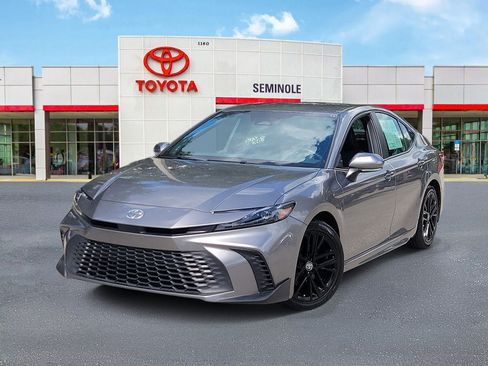 Used 2025 Toyota Camry SE FWD image 1