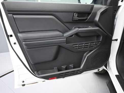 Used 2025 Toyota Tacoma SR image 15