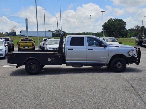 Used 2021 RAM 3500 Tradesman w/ Chrome Appearance Group AWD/4WD image 9