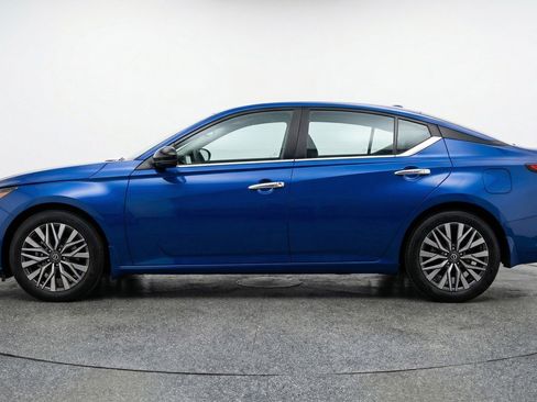 Used 2025 Nissan Altima 2.5 SV image 5