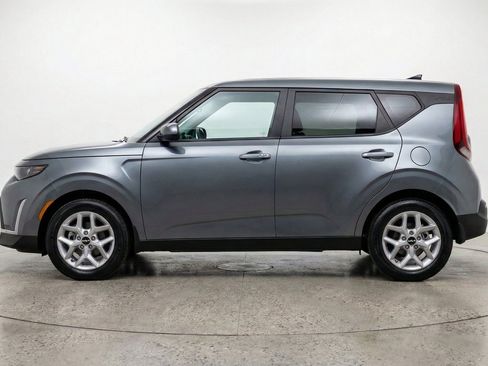Used 2025 Kia Soul LX w/ LX Technology Package FWD image 5