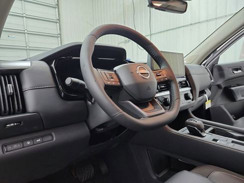 New 2026 Nissan Pathfinder SL w/ SL Premium Package FWD image 18