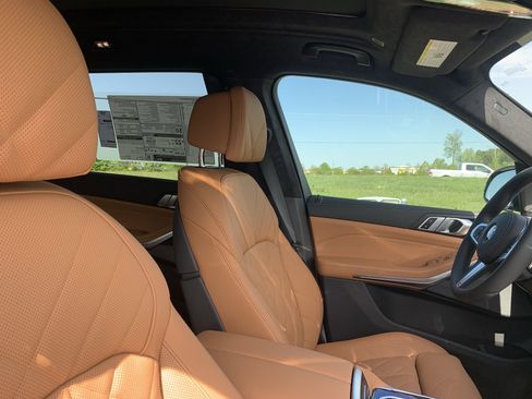 Used 2025 BMW X7 xDrive40i w/ M Sport Package image 21