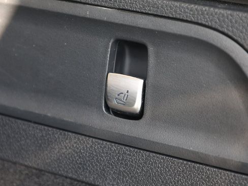 Used 2022 Mercedes-Benz GLC 300 image 9