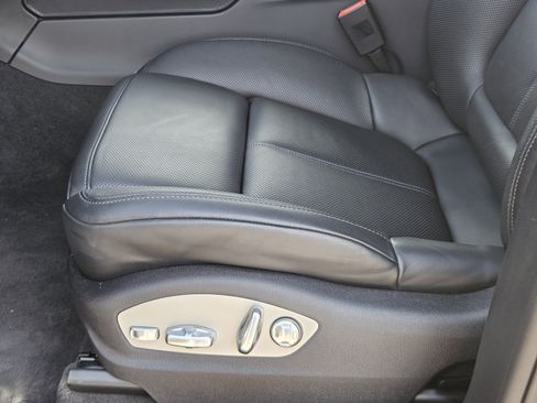 Certified 2025 Porsche Macan image 23