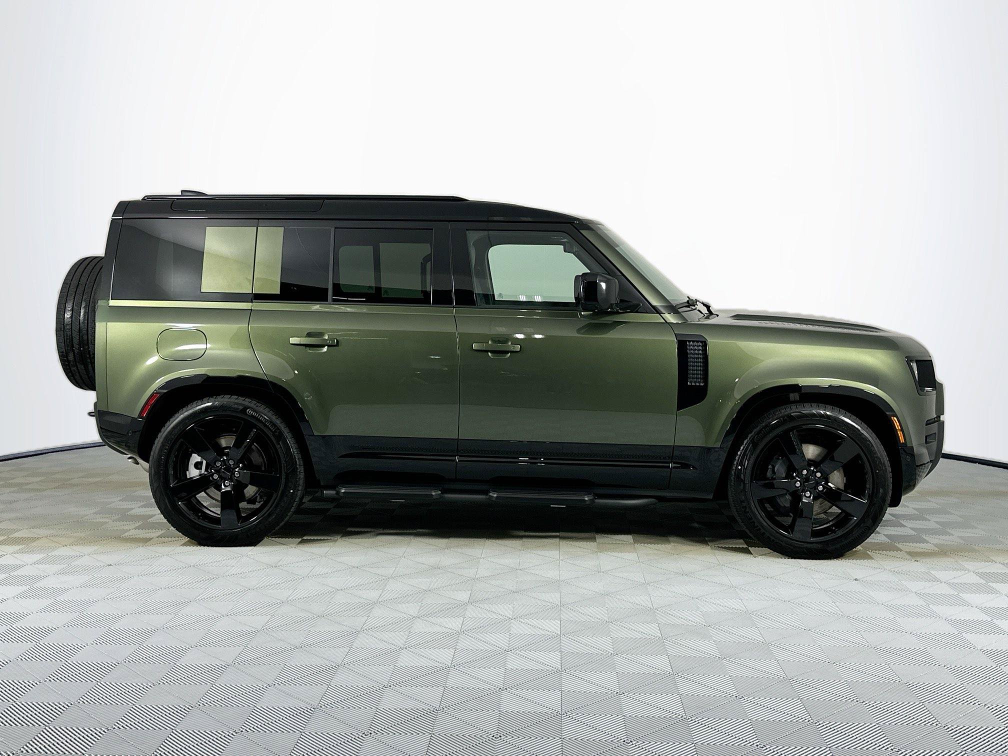 Used 2026 Land Rover Defender 110 X-Dynamic SE AWD/4WD image 4