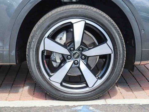 Used 2022 Audi Q5 2.0T Prestige w/ Prestige Package AWD/4WD image 9