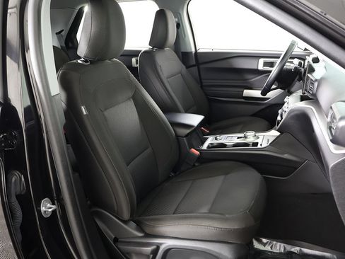 Used 2023 Ford Explorer XLT AWD/4WD image 30