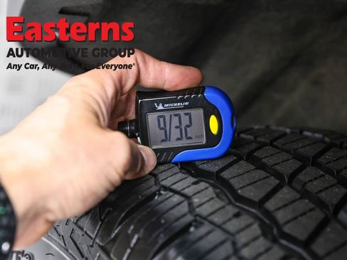 Used 2021 Jeep Grand Cherokee Laredo AWD/4WD image 27