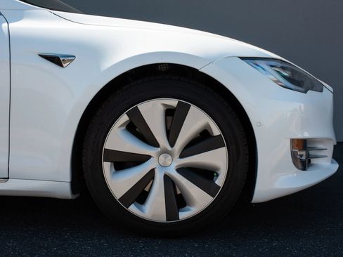 Used 2021 Tesla Model S Long Range Plus image 39