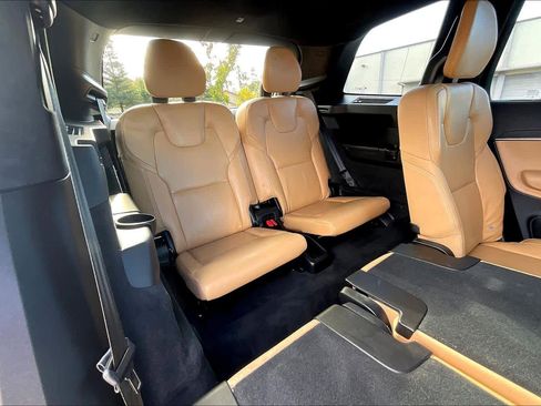 Used 2023 Volvo XC90 T8 Ultimate w/ Lounge Package image 31