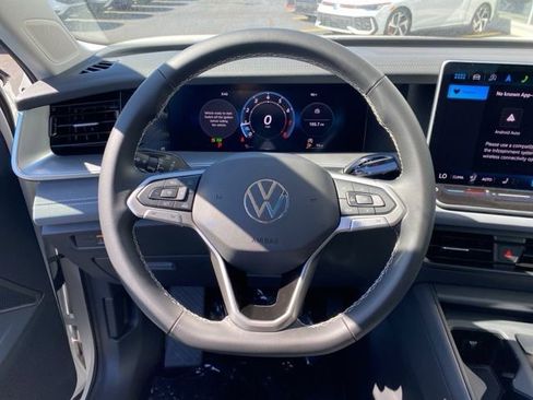 New 2025 Volkswagen Tiguan SE FWD image 31