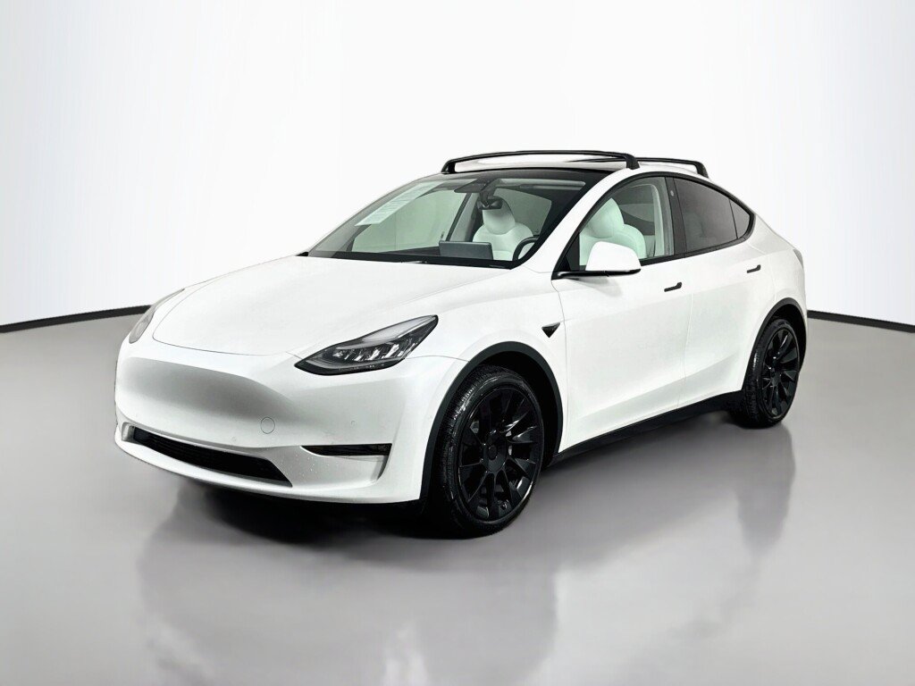 Used 2021 Tesla Model Y Long Range AWD/4WD image 1