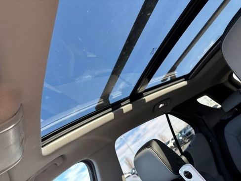 Used 2018 Chevrolet Equinox Premier image 22