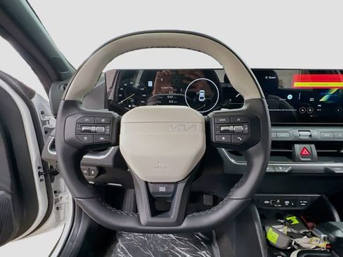 New 2025 Kia K4 GT-Line image 11