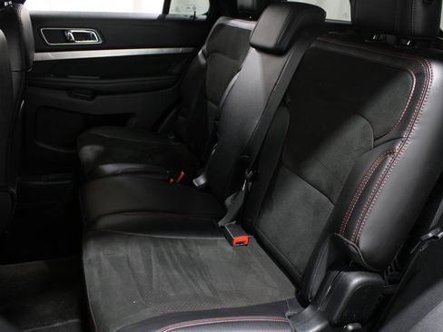 Used 2018 Ford Explorer XLT w/ Equipment Group 202A image 21