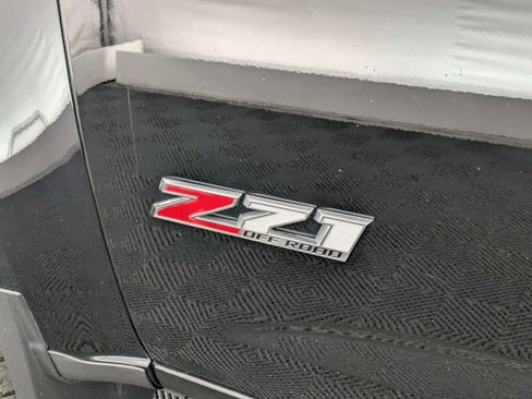 Used 2019 Chevrolet Colorado Z71 w/ Z71 Midnight Edition AWD/4WD image 11