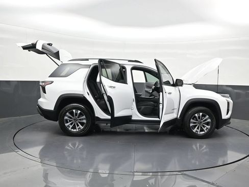 Used 2025 Chevrolet Equinox LT w/ Safety and Technology Package FWD image 36