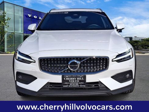 Certified 2025 Volvo V60 B5 Cross Country Plus image 2