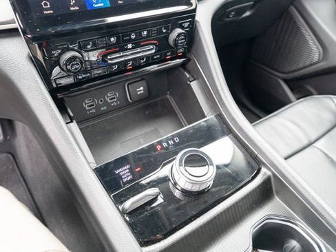 Certified 2024 Jeep Grand Cherokee L Limited w/ Luxury Tech Group II AWD/4WD image 19