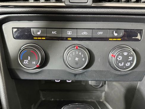 Used 2022 Volkswagen Taos SE image 23