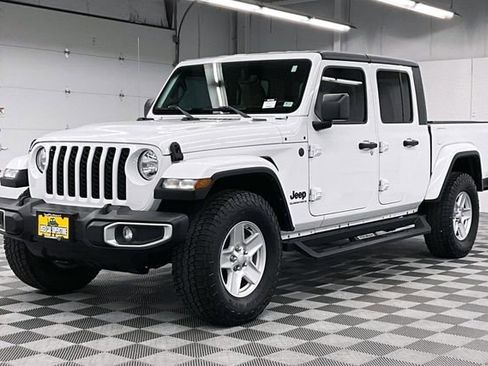 Used 2023 Jeep Gladiator Sport AWD/4WD image 13