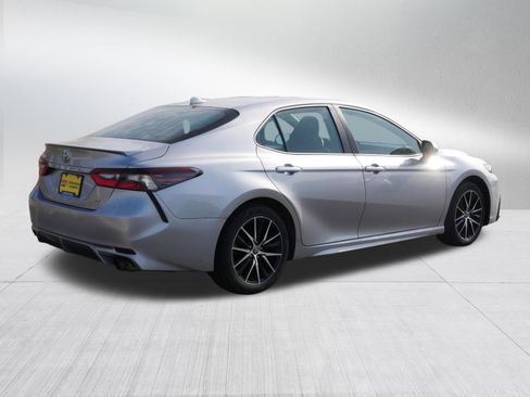 Used 2023 Toyota Camry SE FWD image 7