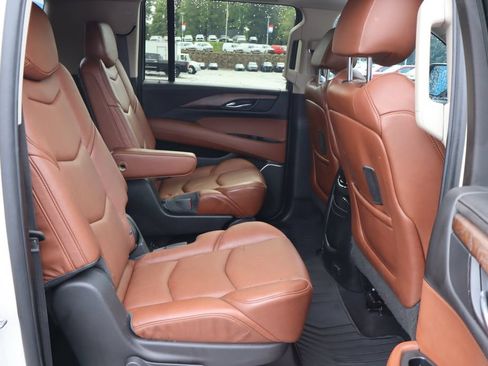 Used 2015 Cadillac Escalade ESV Luxury AWD/4WD image 22