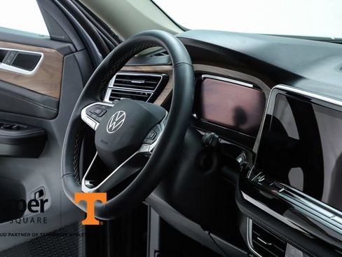 Used 2025 Volkswagen Atlas SE w/ Panoramic Sunroof Package FWD image 35
