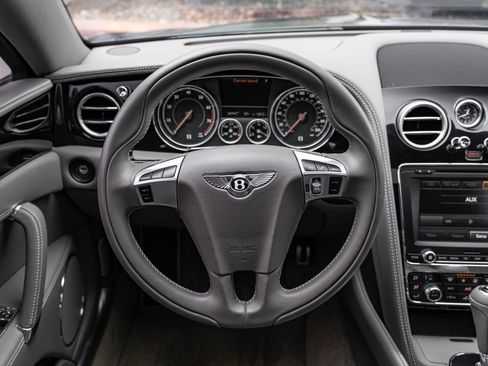 Used 2018 Bentley Flying Spur V8 image 43