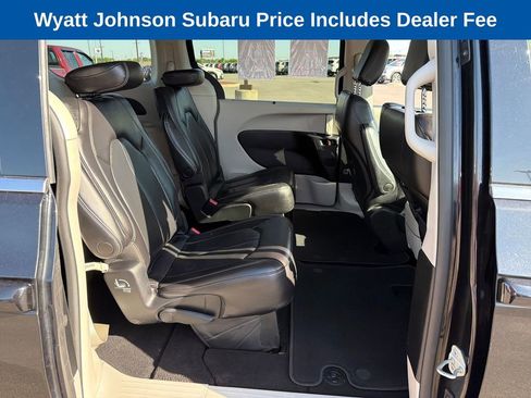 Used 2022 Chrysler Pacifica Touring-L FWD image 28