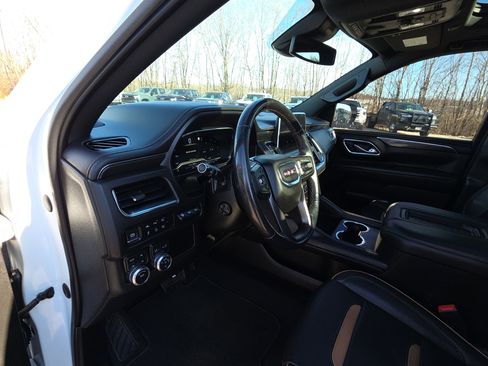 Used 2023 GMC Yukon XL AT4 image 14