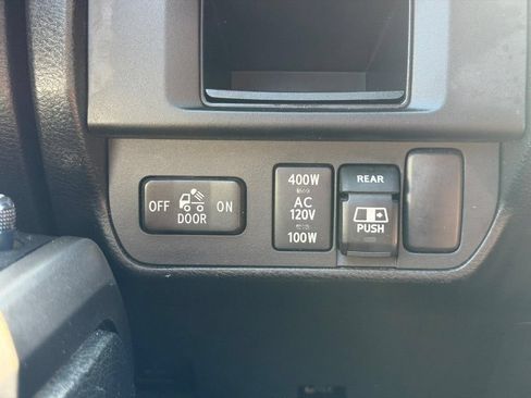 Used 2017 Toyota Tacoma TRD Off-Road w/ Tow Package (A/T) AWD/4WD image 17