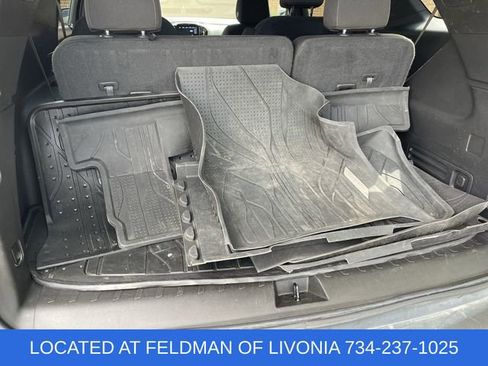 Used 2023 Chevrolet Traverse LT FWD image 33