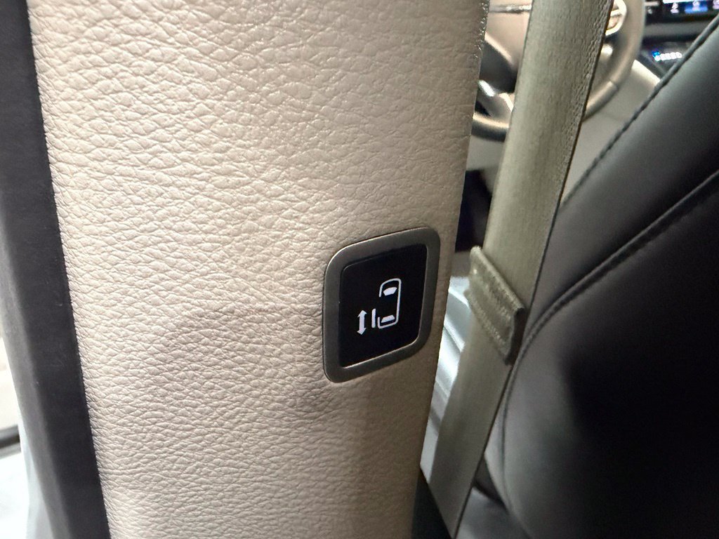 Used 2024 Chrysler Pacifica Touring-L FWD image 5