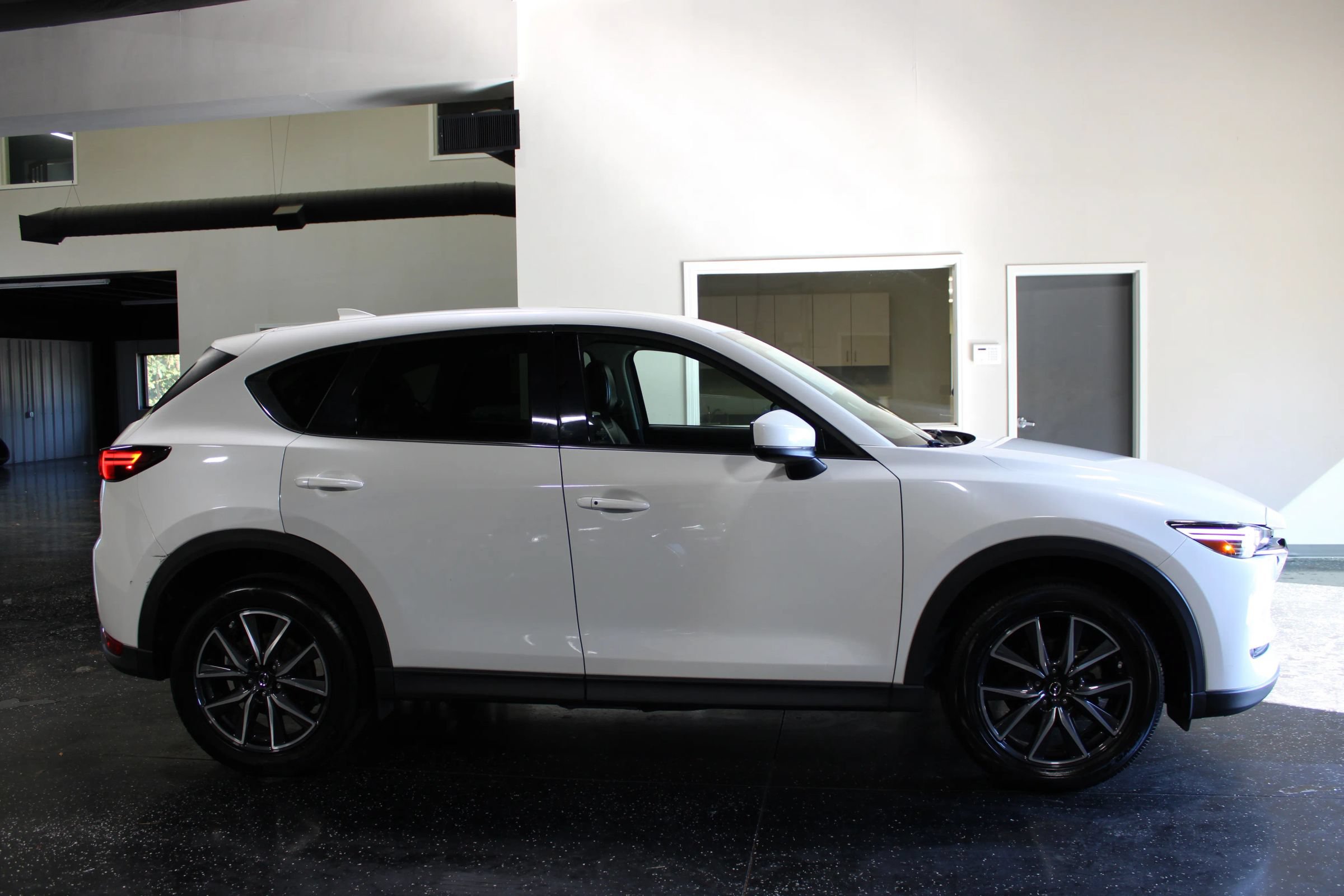 Used 2018 MAZDA CX-5 Grand Touring FWD image 2