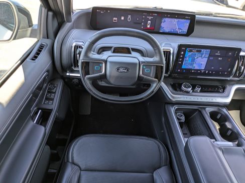 Used 2025 Ford Expedition Platinum w/ Stealth Appearance Package AWD/4WD image 15