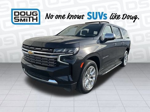 Used 2023 Chevrolet Suburban Premier image 3