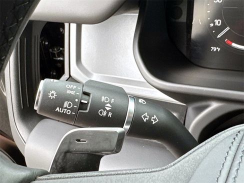 Used 2025 Land Rover Defender 110 V8 image 32