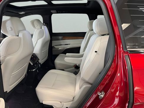 New 2026 Cadillac Vistiq Sport w/ LPO, Floor Liner Package AWD/4WD image 12