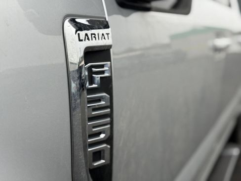 Used 2017 Ford F250 Lariat w/ Lariat Value Package image 8