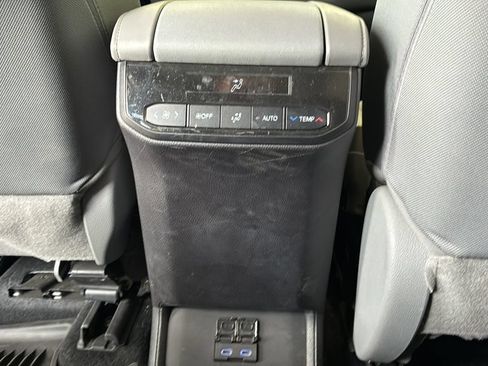 Used 2022 Toyota Highlander LE FWD image 25
