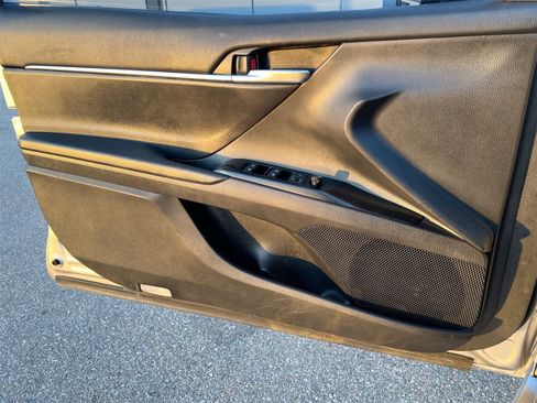 Used 2019 Toyota Camry SE image 29