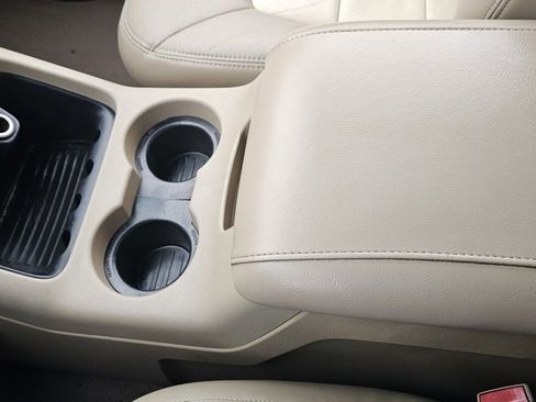 Used 2005 Ford Expedition XLT image 15