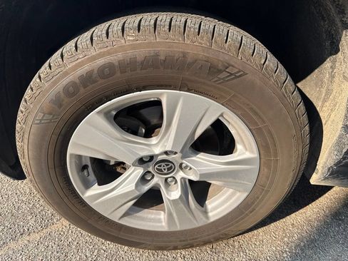 Used 2021 Toyota RAV4 XLE AWD/4WD image 9
