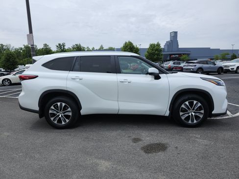 Used 2023 Toyota Highlander XLE FWD image 20